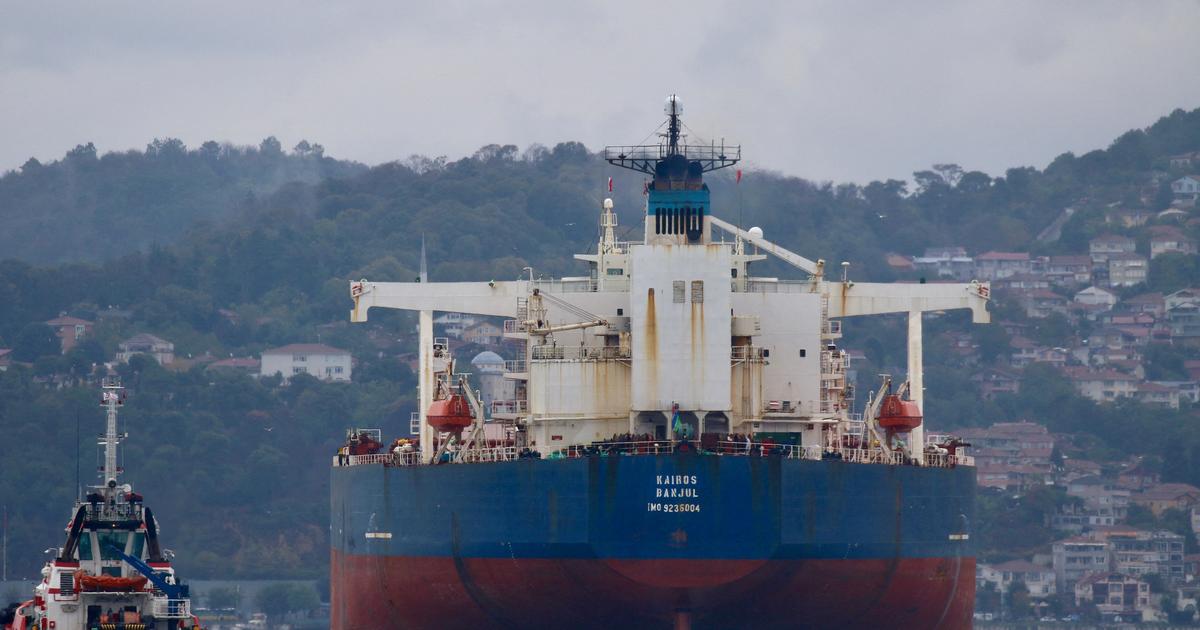 Deux pÃ©troliers de la flotte fantÃ´me russe Â«attaquÃ©sÂ» par des drones en mer Noire