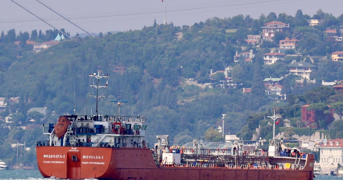 Un pÃ©trolier en provenance de Russie touchÃ© par Â«quatre explosions externesÂ» au large...