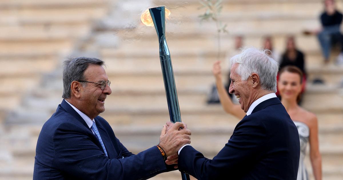 JO-2026: les images de la remise de la flamme olympique à l’Italie