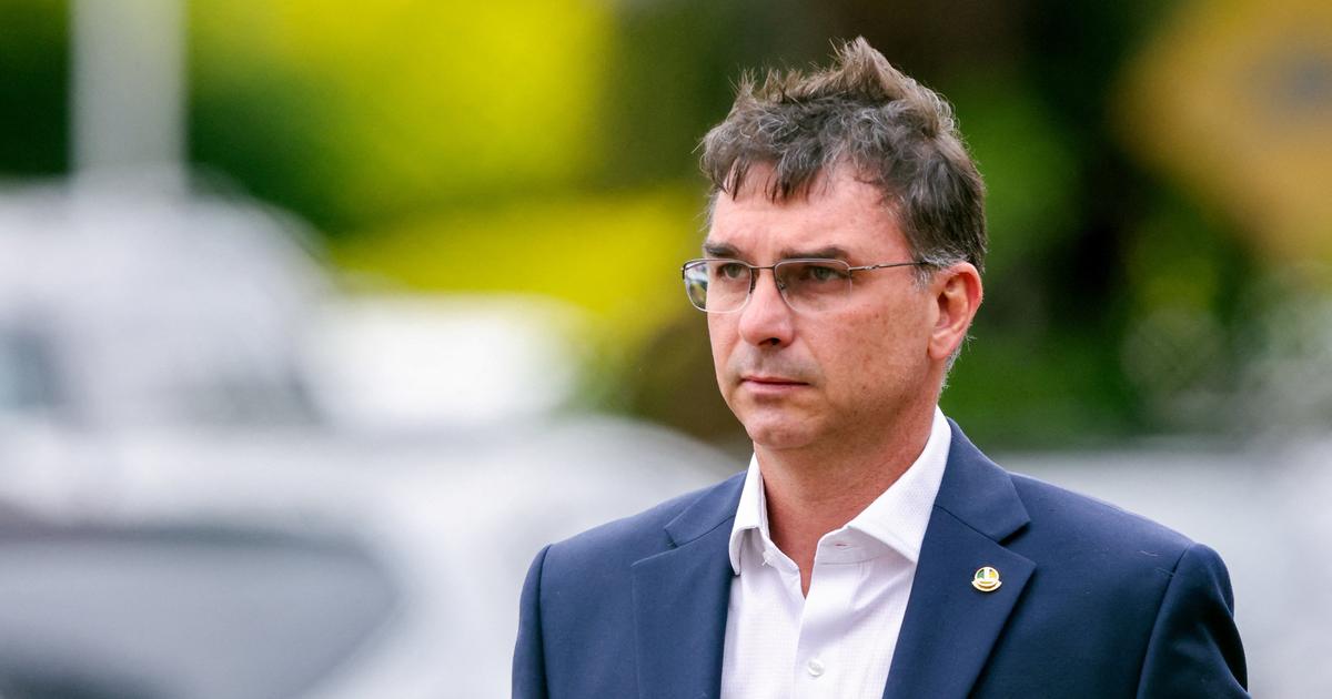 Flavio Bolsonaro annonce être le successeur désigné