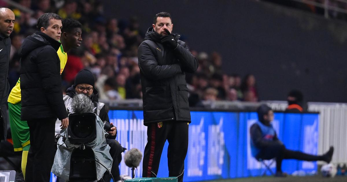 Ligue 1 : une place de leader Â«qui nous va bienÂ», savoure le coach lensois Pierre Sage...