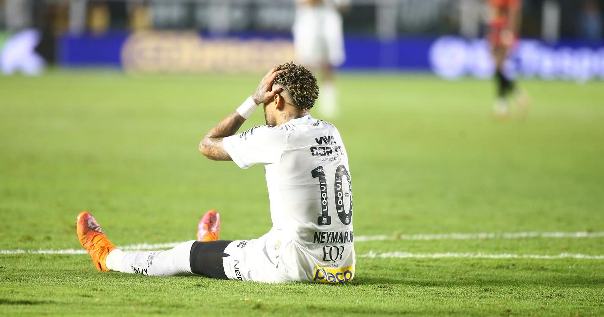 Football : Neymar va Ãªtre opÃ©rÃ©, le doute grandit sur sa participation au Mondial