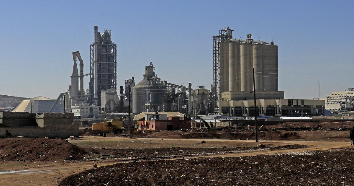 « Ma main s’enfonce dans ma bouche disparue » : au procès Lafarge, la déposition choc d’une victime du Bataclan