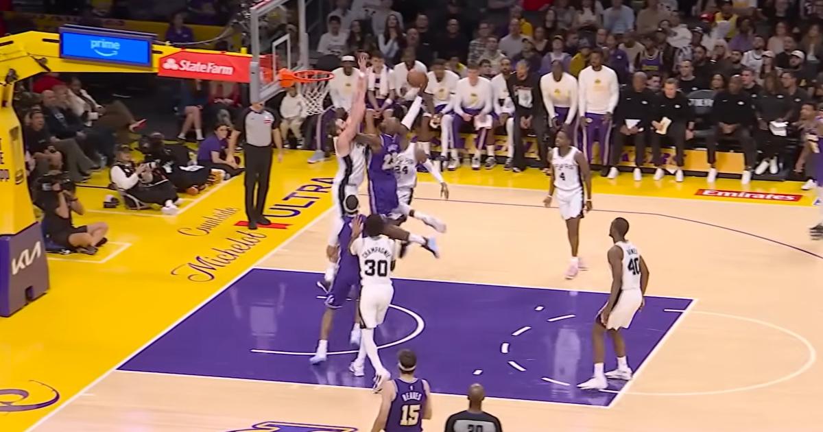 NBA : en vidéo, le dunk sensationnel de LeBron James avec les Lakers