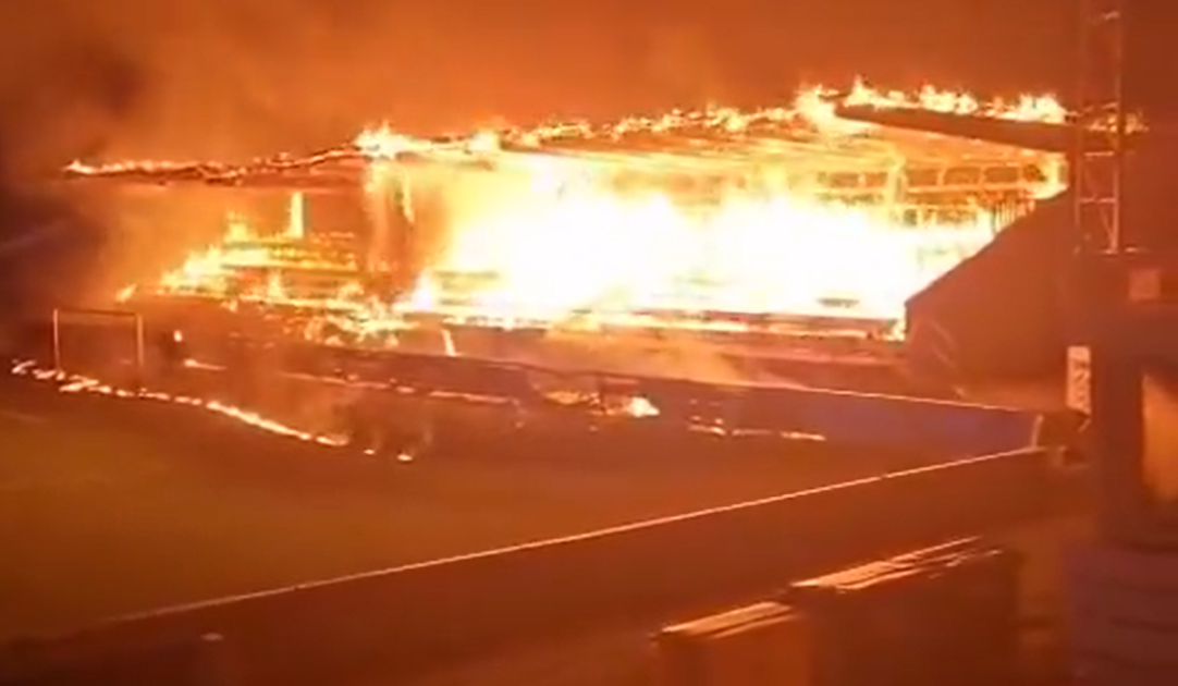 Foot : les images impressionnantes du stade du FC Haka (Finlande) en feu