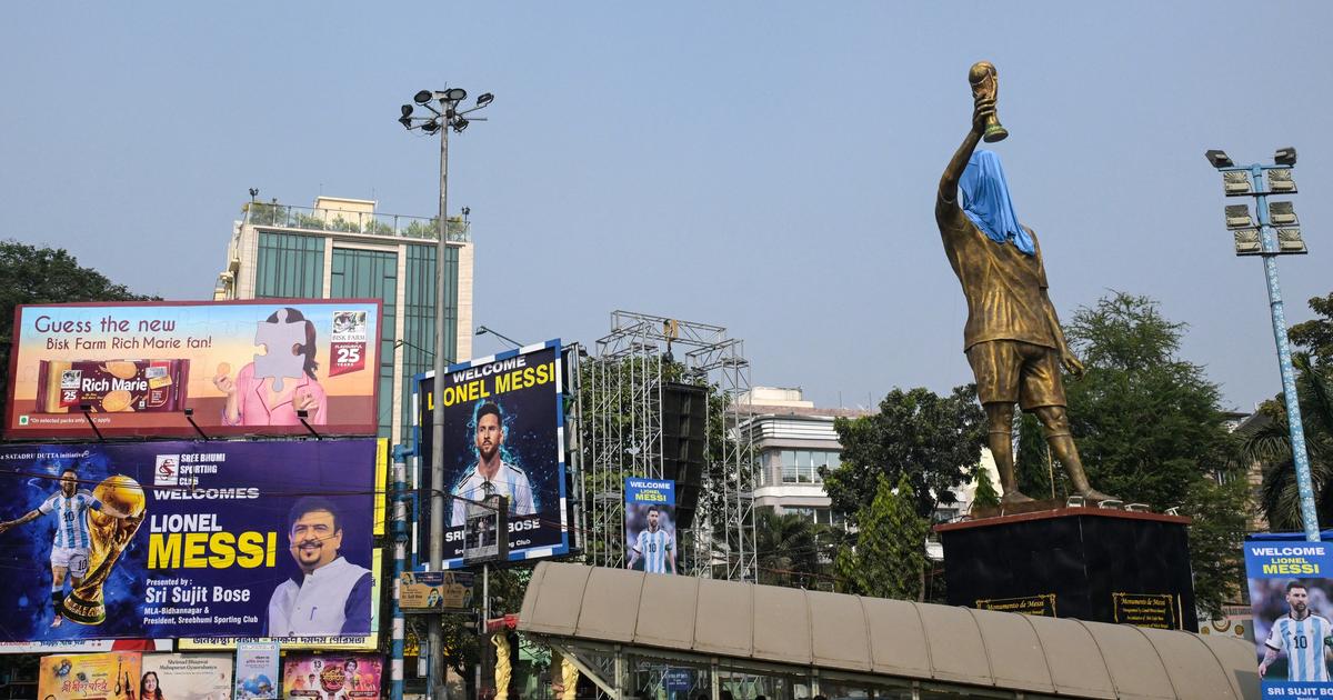 Foot : en Inde, des fans dressent une statue géante à la gloire de Messi