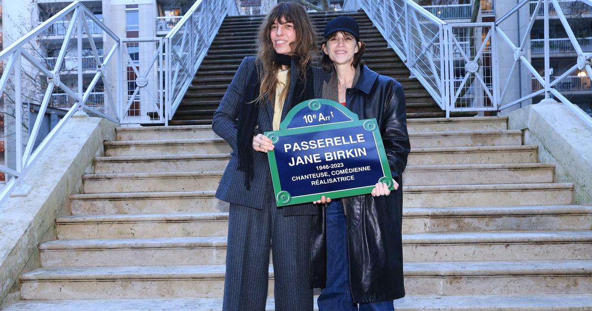 Soudées et submergées par l’émotion, Charlotte Gainsbourg et Lou Doillon inaugurent la passerelle Jane Birkin à Paris