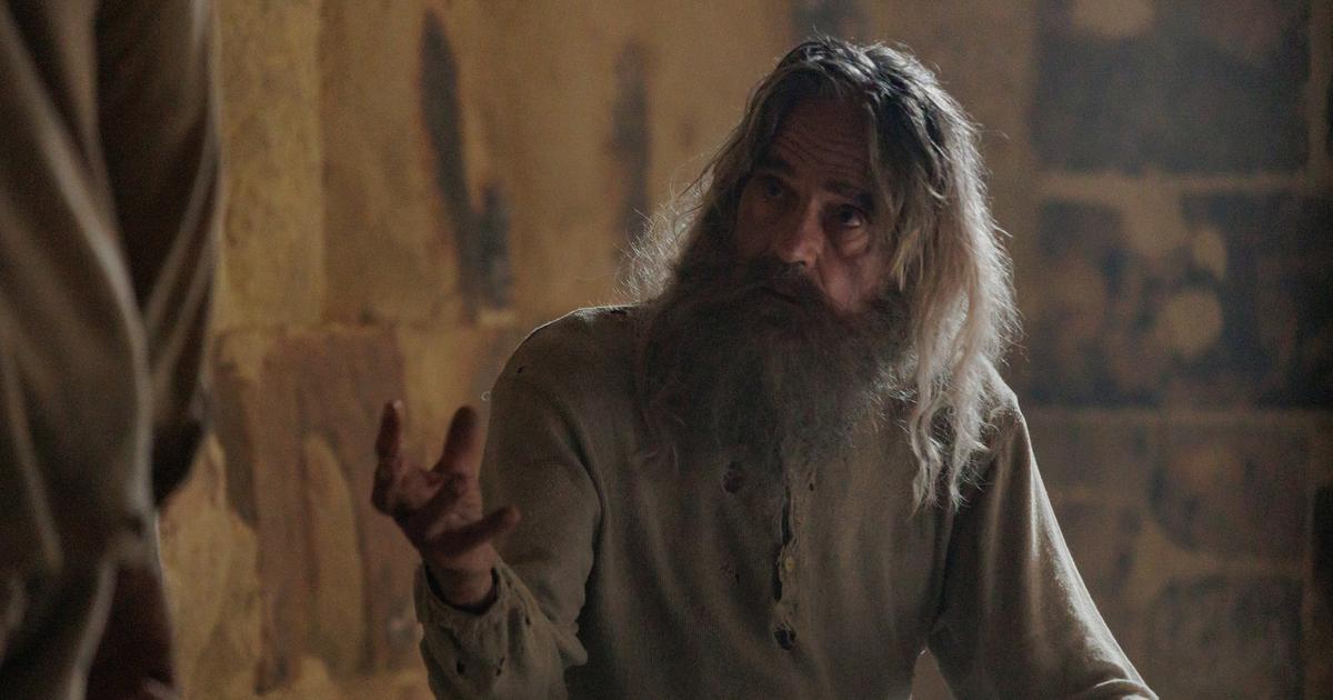 « Pour cette série, je me sens plus vulnérable encore » : Jeremy Irons investit le Comte de Monte-Cristo