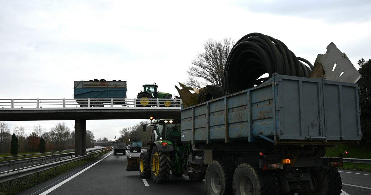 Colère agricole : les transporteurs alertent sur des difficultés de livraison à l&rsquo;approche de Noël