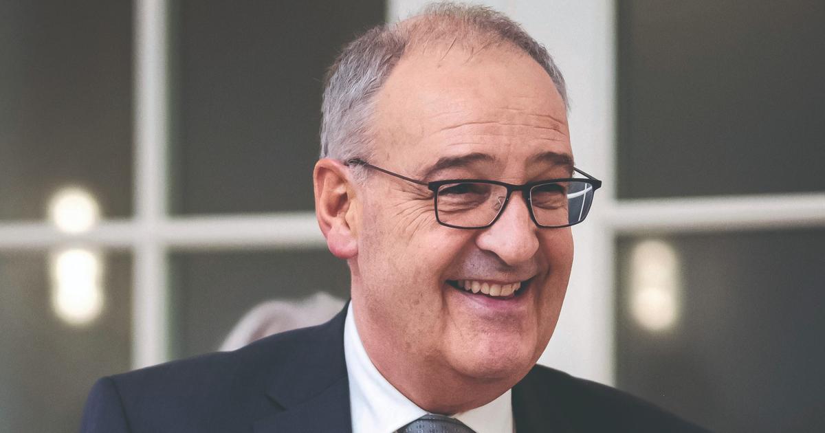 «Il est toujours d’humeur égale, plutôt joyeuse» : Guy Parmelin, l’homme tranquille qui préside la Confédération helvétique