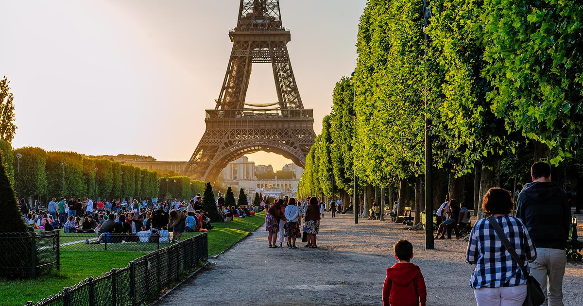 Installer des grilles autour du Champ-de-Mars : cette idée de Rachida Dati qui fait débat
