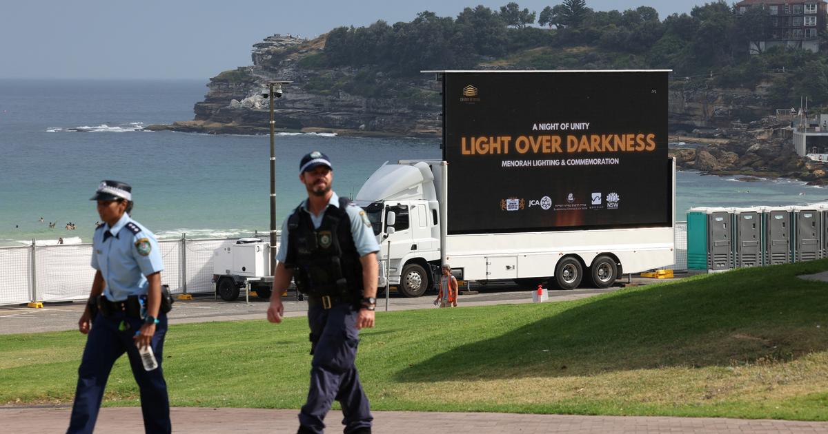 Australie : une voiture portant une pancarte pour Hanoukka incendiée à Melbourne