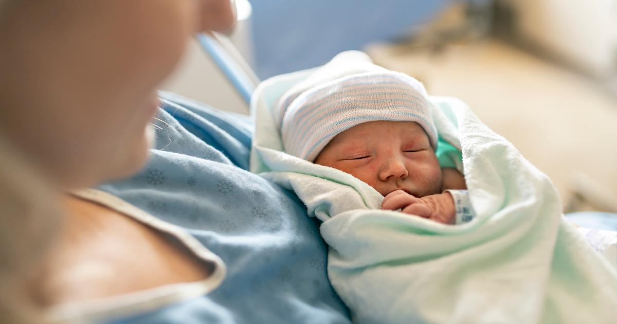 L’entrée en vigueur du congé de naissance repoussée à juillet 2026, annonce le ministère de la Santé