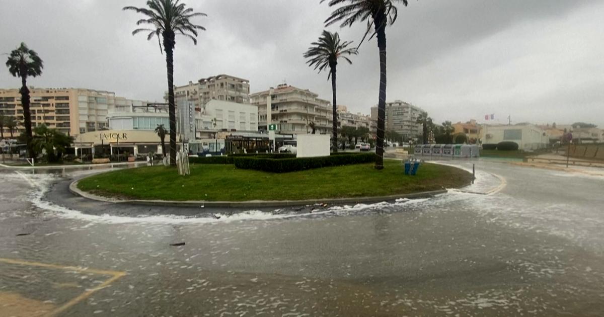 Ronds-points inondés, routes barrées, plages partiellement immergées... Les images des inondations dans les Pyrénées-Orientales