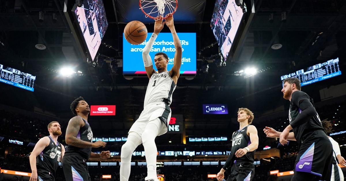 NBA : en vidéo, l’énorme dunk de Wembanyama face à trois adversaires