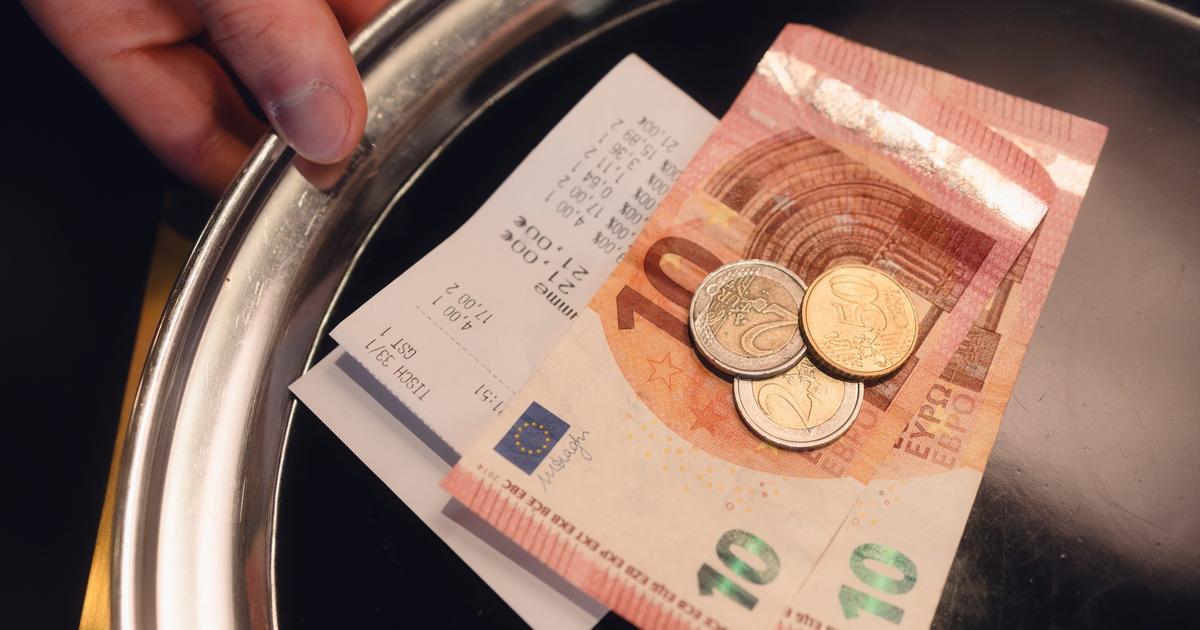 Pourboires défiscalisés: l’exonération prolongée en 2026 malgré l’absence de budget