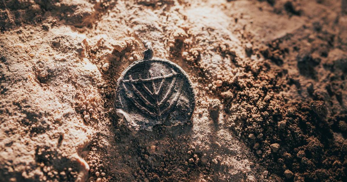 Des archéologues découvrent une amulette hébraïque de 1300 ans à Jérusalem