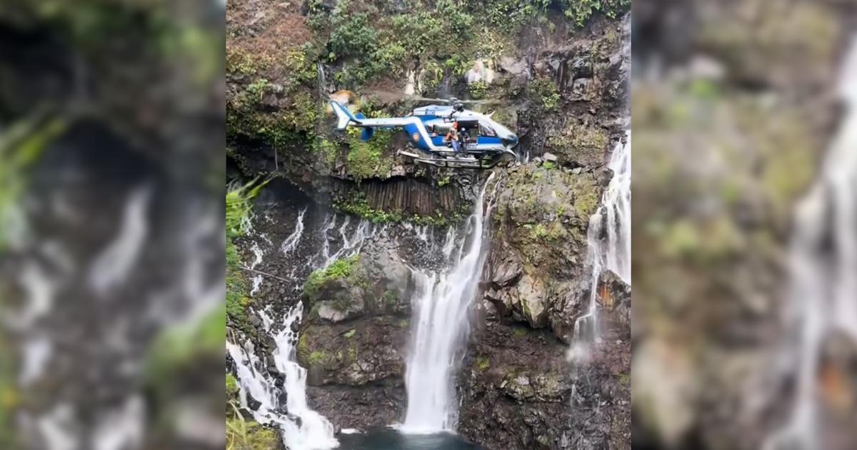 La Réunion: les images du sauvetage spectaculaire en hélicoptère de la gendarmerie dans la cascade de Langevin