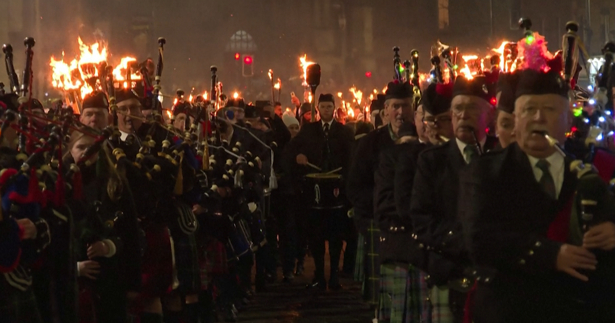 Tenues de «Vikings», joueurs de cornemuse... Les célébrations du Nouvel an 2026 lancées en Écosse