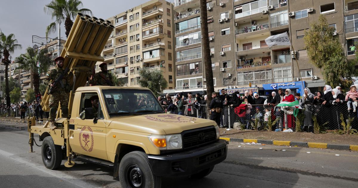 Syrie : tirs de roquettes près d'un aéroport militaire de Damas, une mosquée endommagée