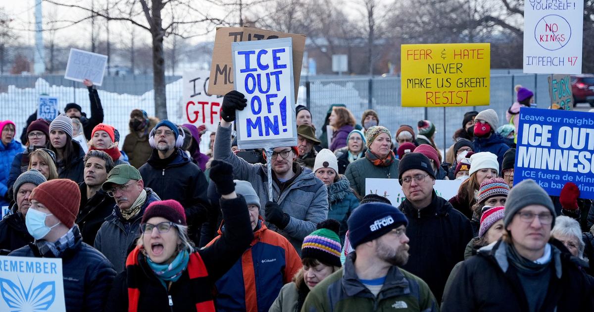 «Assassinat de sang-froid»: une femme tuée par un policier aux États-Unis enflamme le débat politique