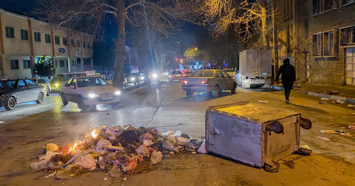«Je n’ai pas peur, je suis morte depuis 47 ans !» : en Iran, la contestation contre les mollahs s’étend à travers tout le pays