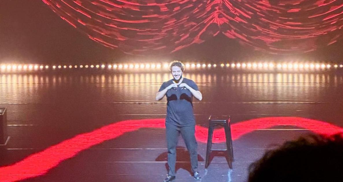 Politiquement incorrect, Alexandre Kominek fait rougir l’Olympia