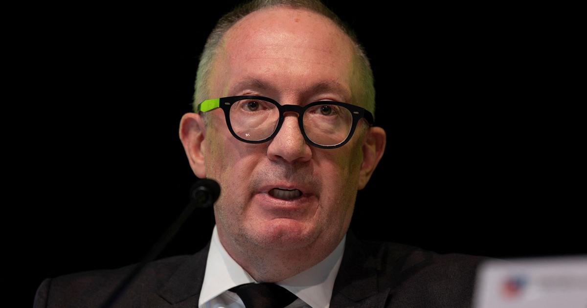 Incendie de Crans-Montana : Nicolas Féraud, président sous pression du conseil communal, ne veut pas «quitter le navire pendant la tempête»