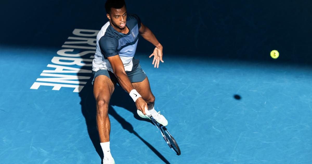 Tennis : un Mpetshi Perricard renversant file en quarts à Auckland