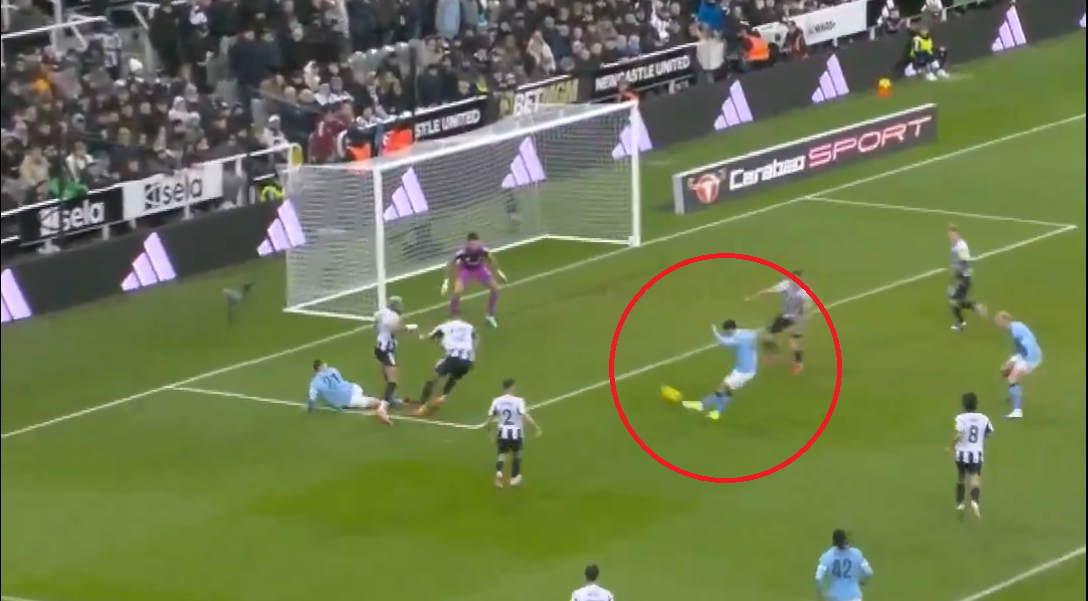 Manchester City : une-deux, talonnade et frappe imparable, la nouvelle action lumineuse de Rayan Cherki en vidéo