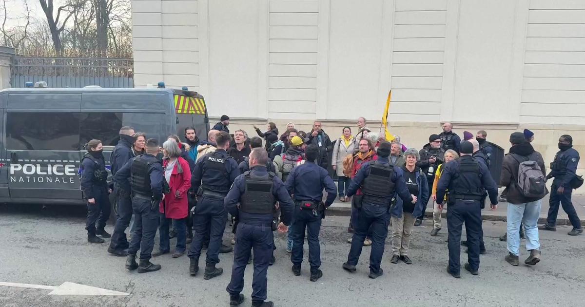 Mercosur: les agriculteurs de la Confédération Paysanne investissent les locaux du ministère de l’Agriculture