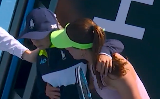 Open d’Australie : une ramasseuse de balle, victime d’un malaise, secourue par une joueuse