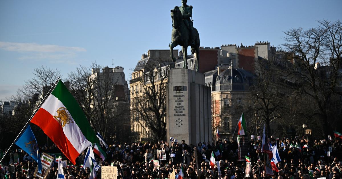 Nouveaux rassemblements à Paris contre la répression en Iran, avec Pécresse, Valls et Retailleau