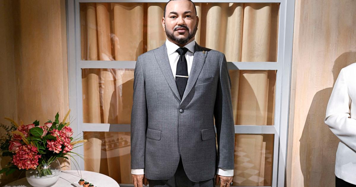 La statue de Mohamed VI ciblée par une activiste féministe au musée Grévin