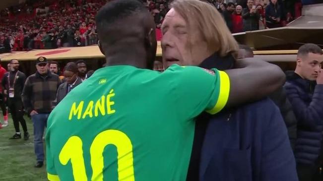 «J’ai dit à Mané d’aller chercher ses potes» : les confidences de Claude Le Roy, l’homme qui a permis à la finale de la CAN de reprendre