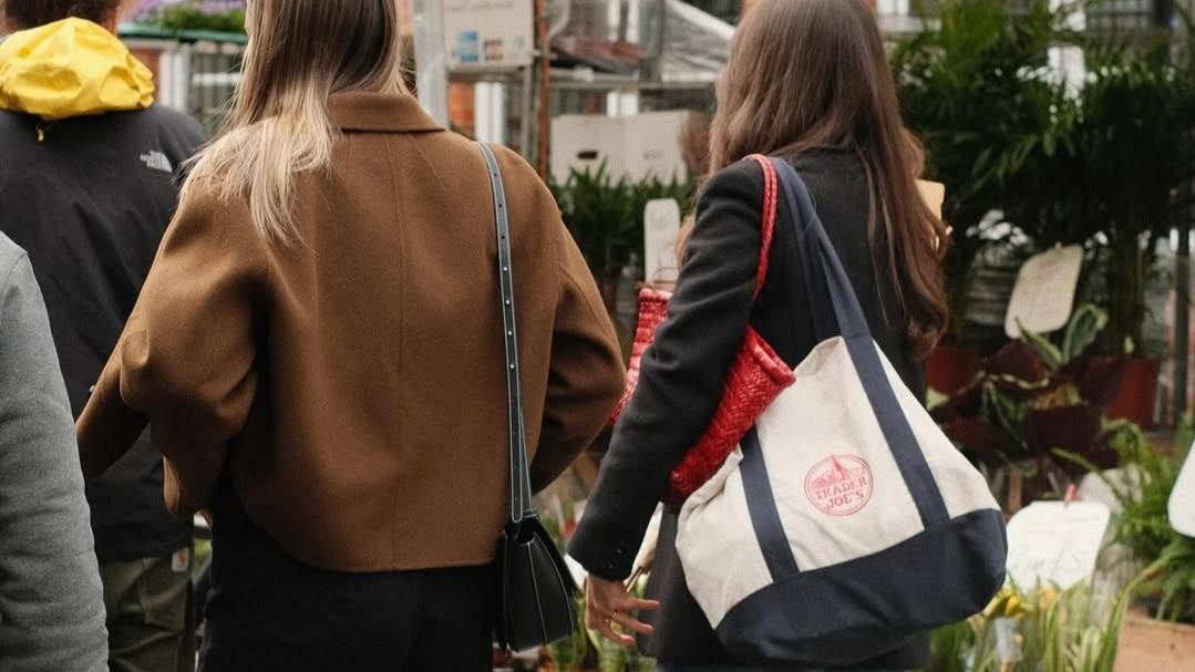 «Malgré Trump, vous nous aimez toujours?» : l’engouement français pour le sac Trader Joe’s qui sidère les Américains