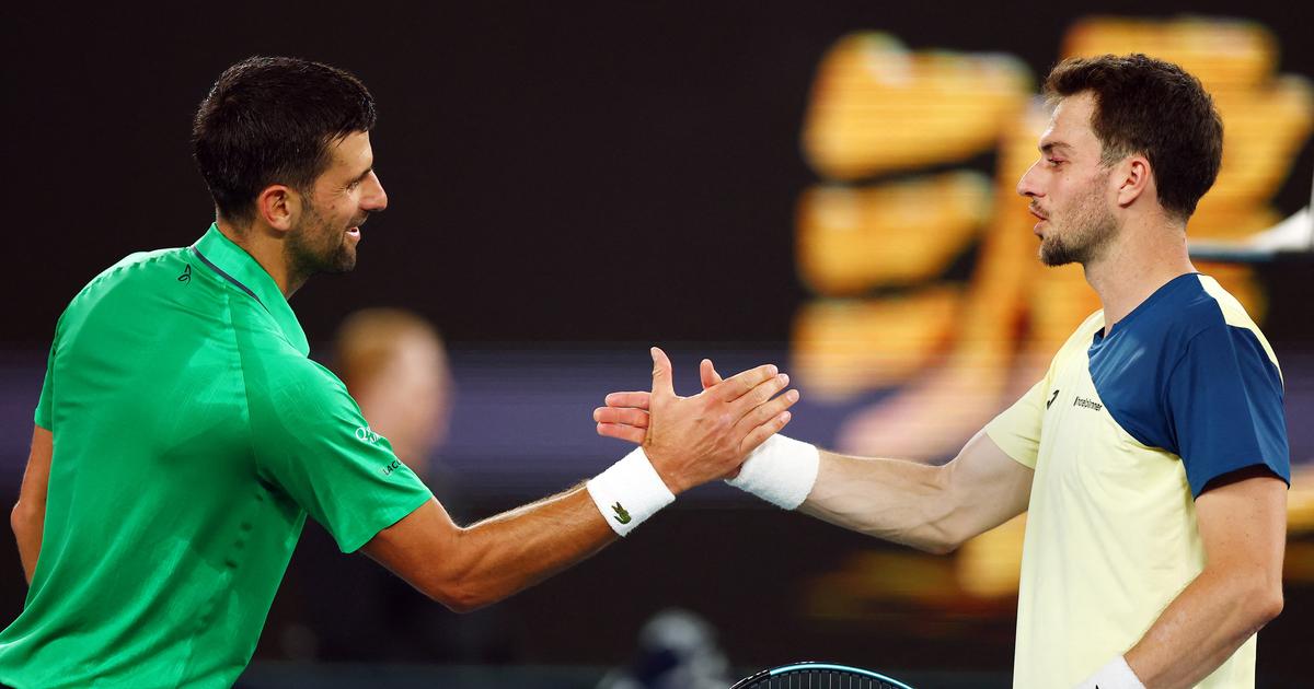 Open d'Australie: très solide pour son entrée en lice, l’inoxydable Djokovic  s’offre un 100e succès à Melbourne