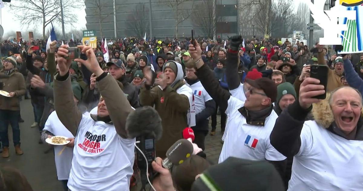 «On a gagné !» : les agriculteurs crient leur joie devant le Parlement européen après le vote sur le Mercosur