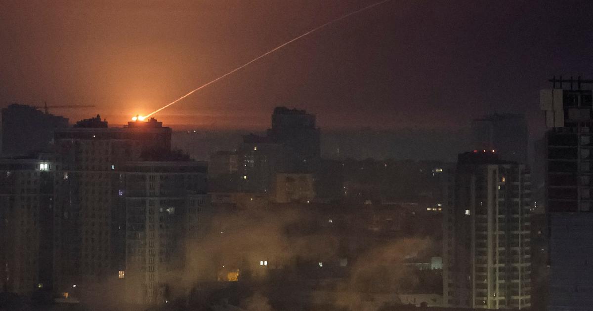 Guerre en Ukraine : bombardements russes en cours sur Kharkiv et Kiev, au moins un mort