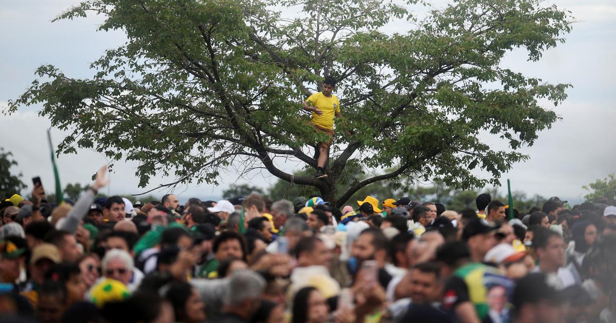 Brésil: la foudre s'abat sur une manifestation pro-Bolsonaro et fait une trentaine de blessés