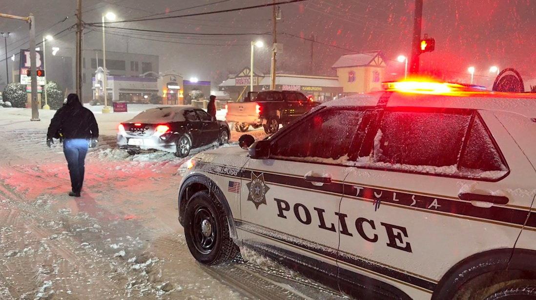 Accidents de la route, vols annulés, supermarchés vides... La tempête hivernale Fern provoque le chaos aux États-Unis