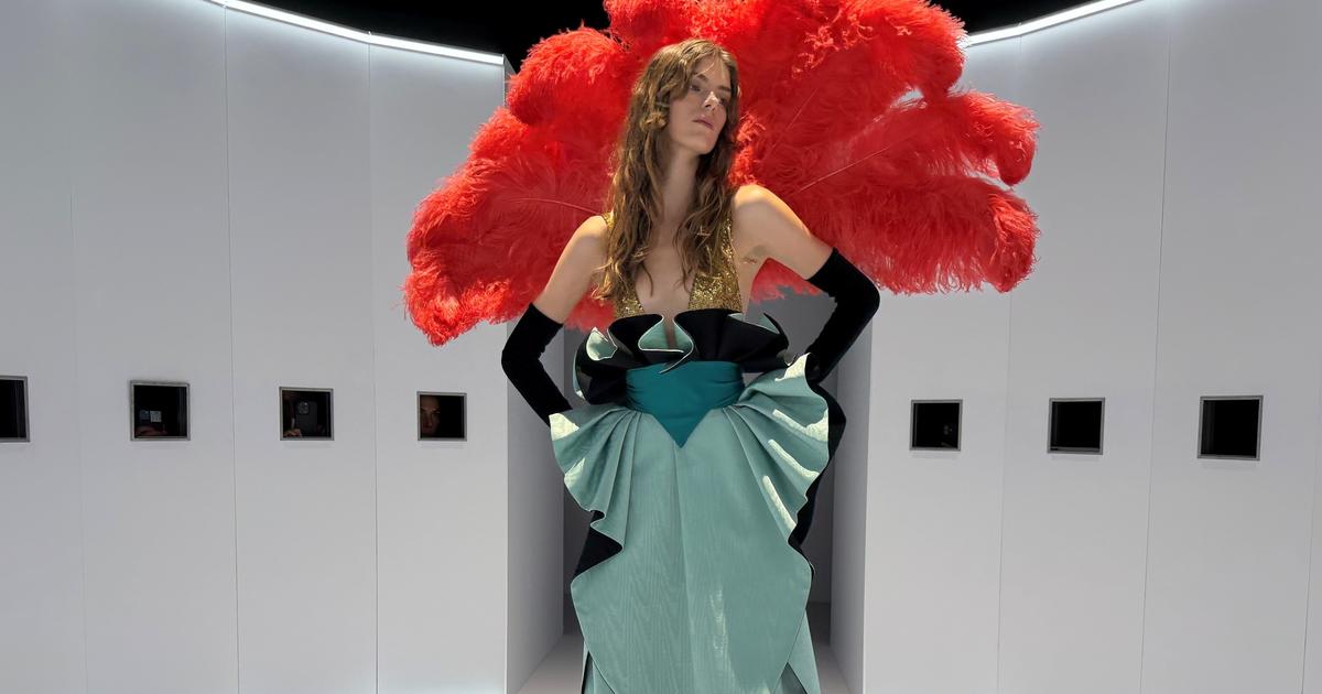 Peep-show haute couture chez Valentino