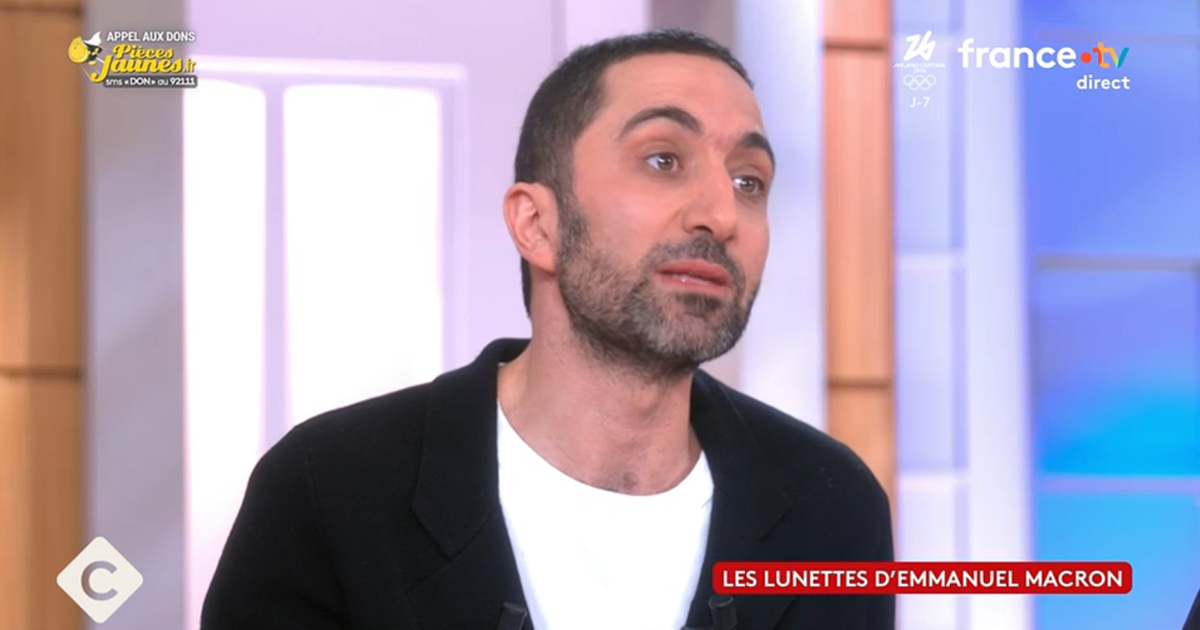 «On va garder en souvenir ce président à l’œil malade» : Jimmy Mohamed justifie le port des solaires d’Emmanuel Macron