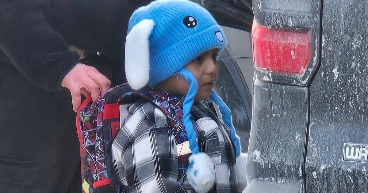 Minneapolis : un juge ordonne la libération du garçon de 5 ans et de son père, arrêtés par l’ICE mardi Kép