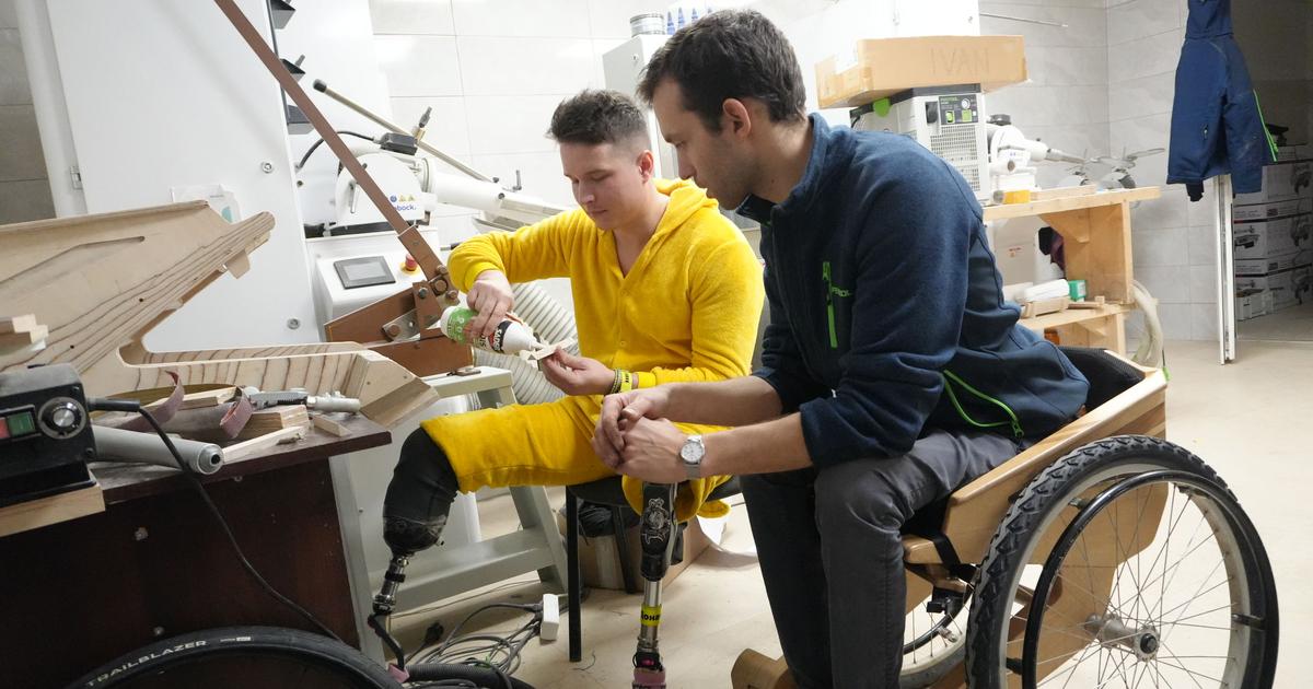 «Fabriquer son fauteuil, c’est être acteur de sa rédemption» : le défi d’un Français qui aide les vétérans amputés d’Ukraine
