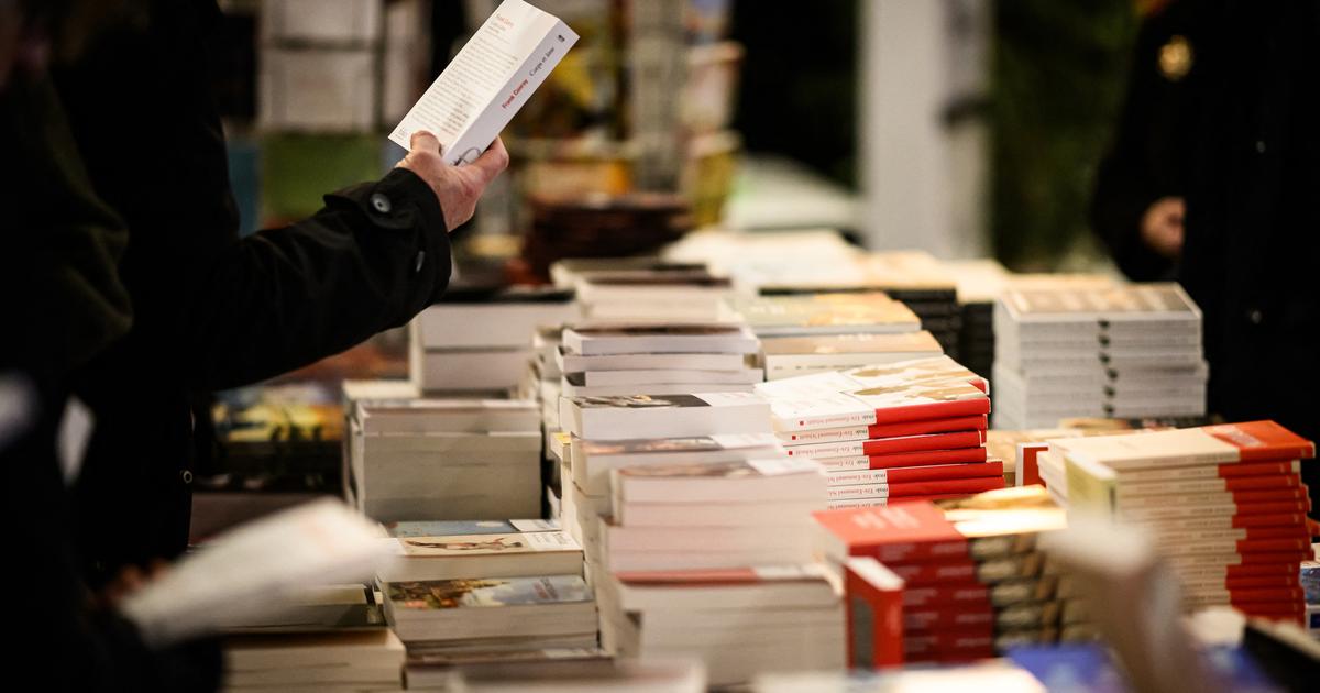 « On essaie d’éduquer les citoyens » : les librairies parisiennes sont-elles toutes de gauche ?