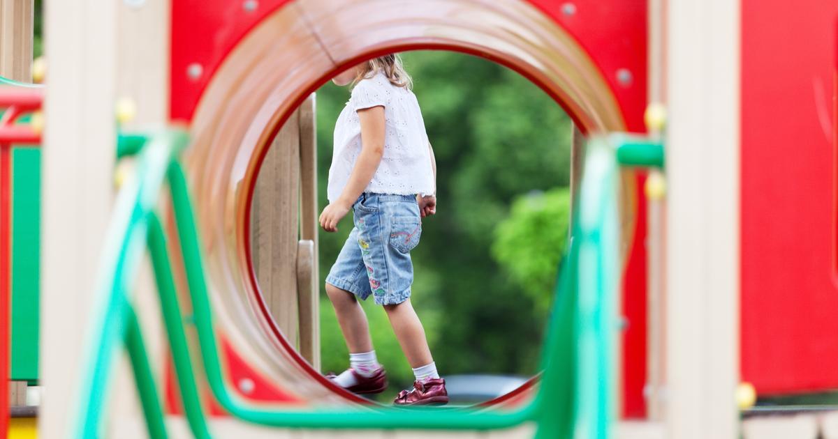 «Parents hélicoptères», insécurité, écrans : quand les enfants grandissent sous cloche et disparaissent de l’espace public