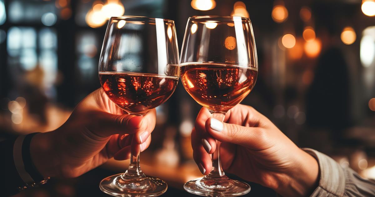 «Il a annulé le rendez-vous parce que je ne bois pas !» : l’alcool, nouveau tabou des rencontres amoureuses