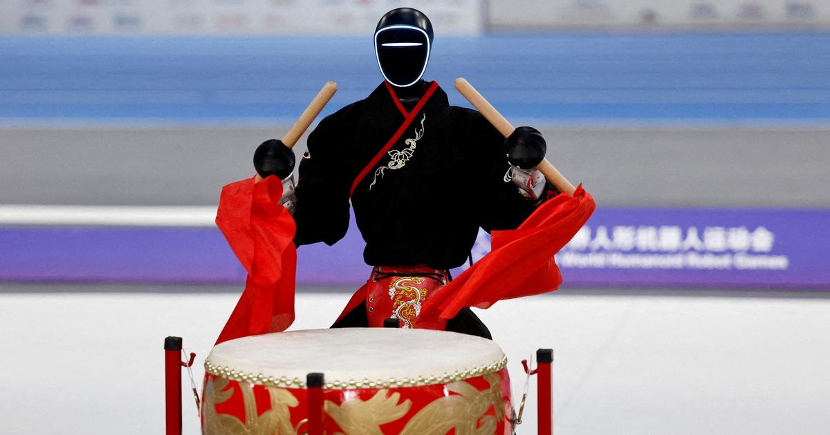 En Chine, une chorégraphie d’arts martiaux réalisée par des robots humanoïdes stupéfie le monde