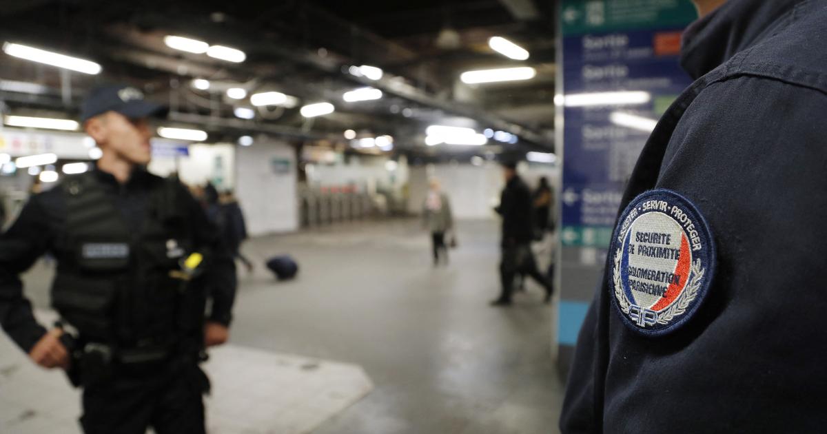 A man fires a shot with the weapon of a police officer who was controlling him in the center of Paris A man fires a shot with the weapon of a police officer who was controlling him in the center of Paris